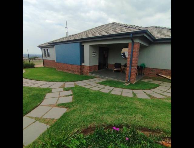 3 BEDROOM HOUSE FOR SALE IN COSMO CITY